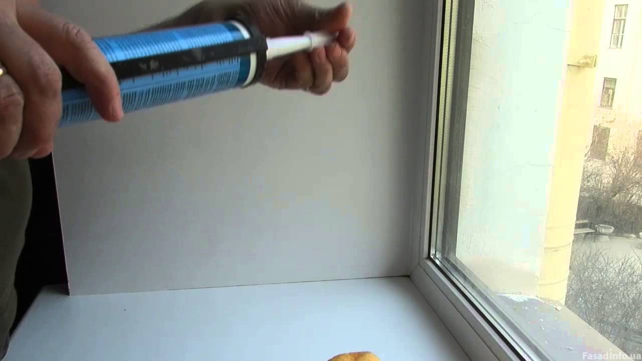 Аккуратный шов стыков окна жидким пластиком